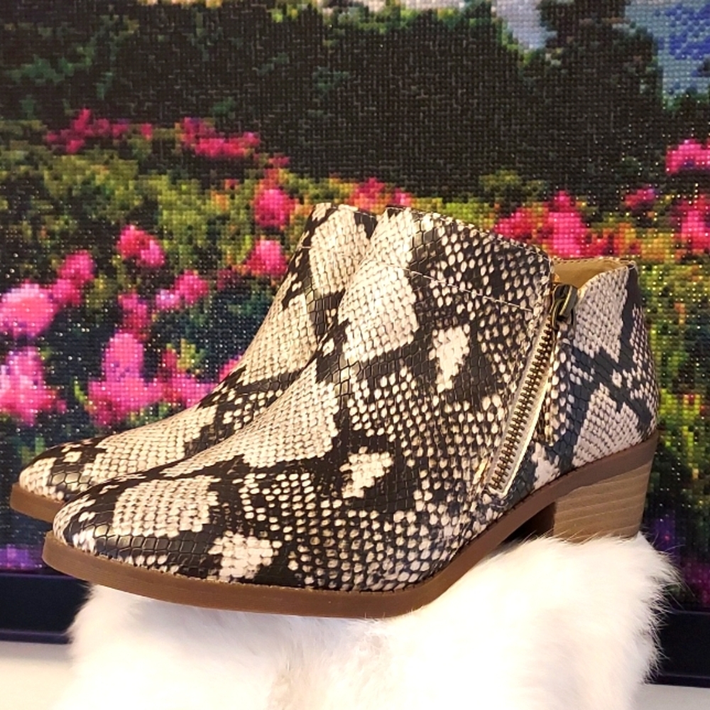 Womens Time and Tru Zipper Booties